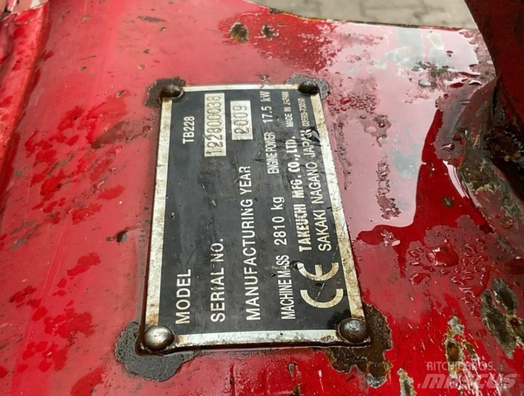 Takeuchi TB228 小型挖掘机