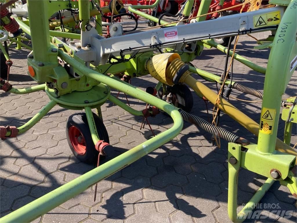 CLAAS Volto 670 犁耙和摊草机