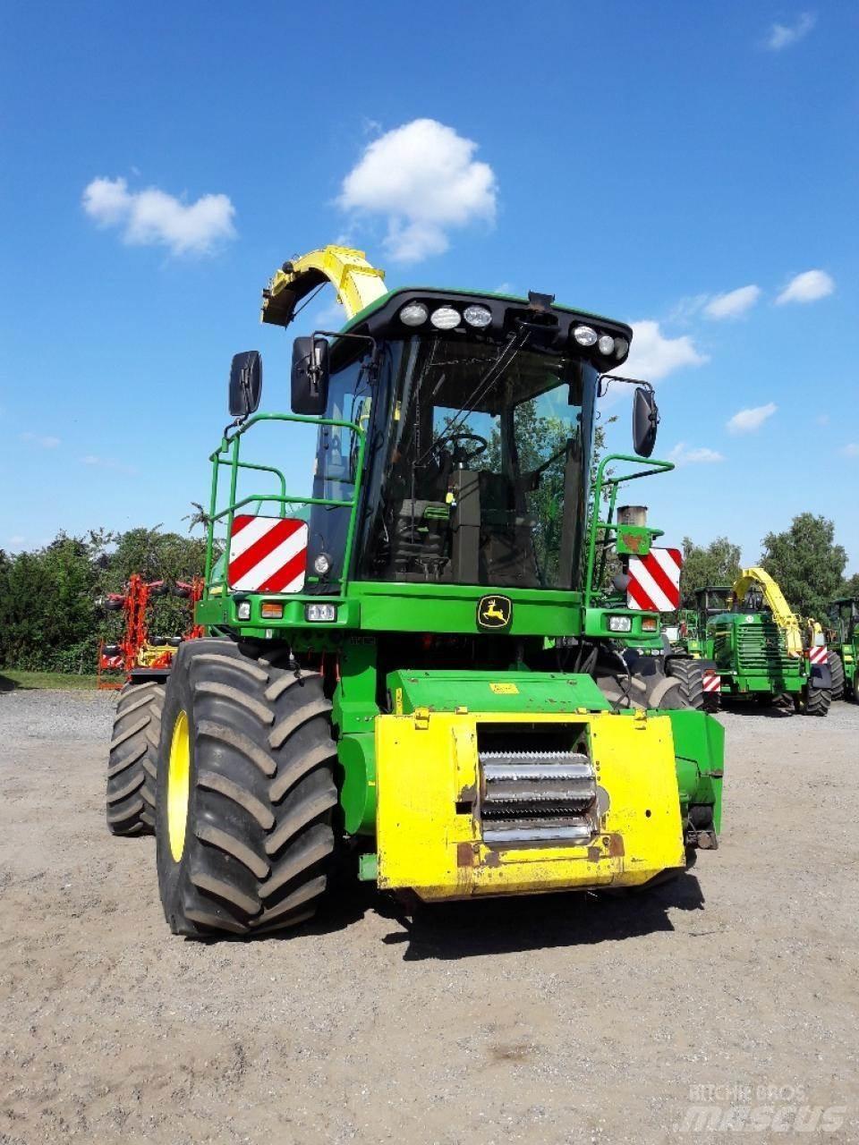 John Deere 7350 自走式青贮饲料收割机