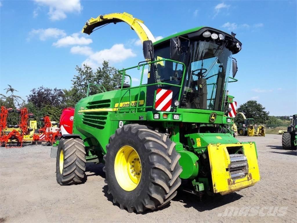 John Deere 7350 自走式青贮饲料收割机