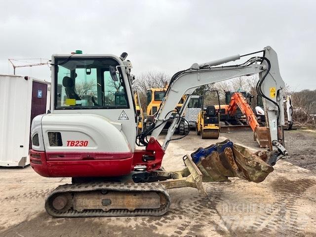Takeuchi TB 230 小型挖掘机