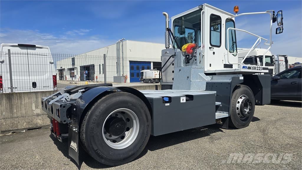 MOL YM225 码头牵引车