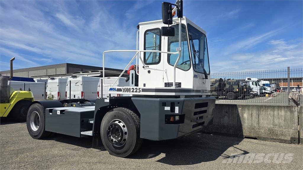 MOL YM225 码头牵引车