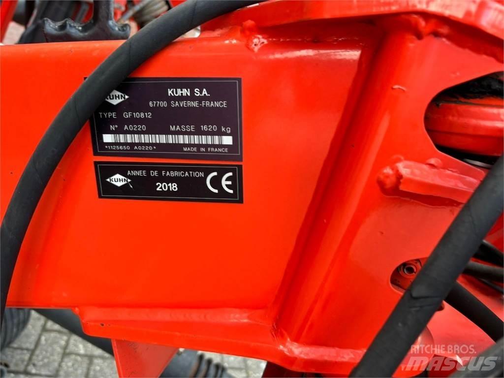 Kuhn GF10812 犁耙和摊草机