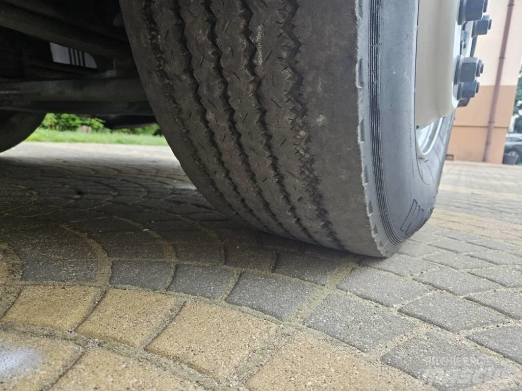 Scania 124 L 420 牵引车
