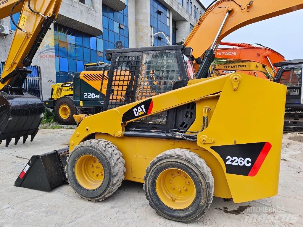 CAT 226c 滑移装载机