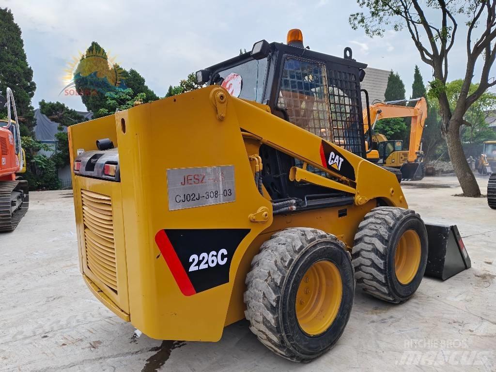 CAT 226c 滑移装载机