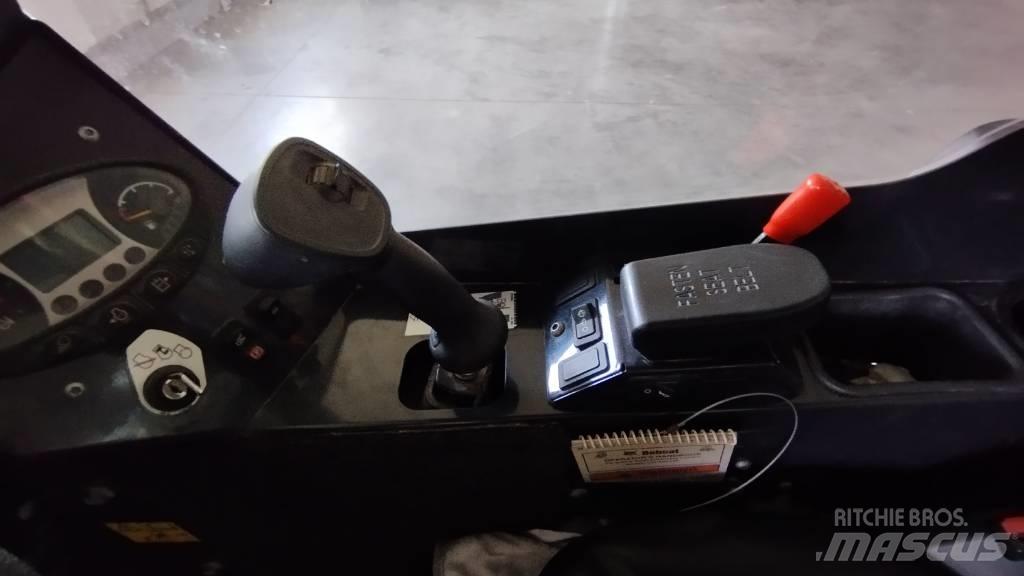 Bobcat L 23 小型装载机