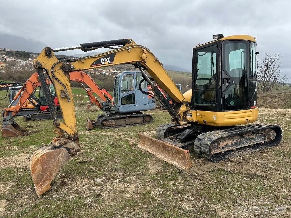 CAT 304 CR 小型挖掘机