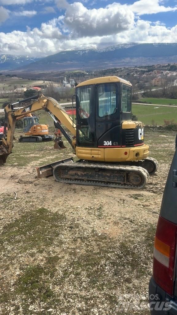CAT 304 CR 小型挖掘机