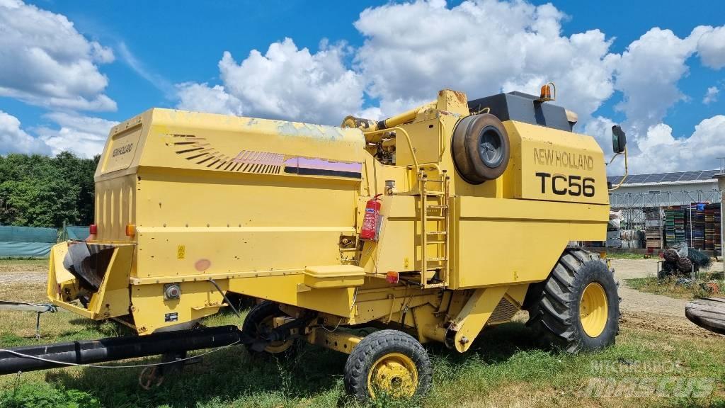 New Holland TC 56 联合收割机