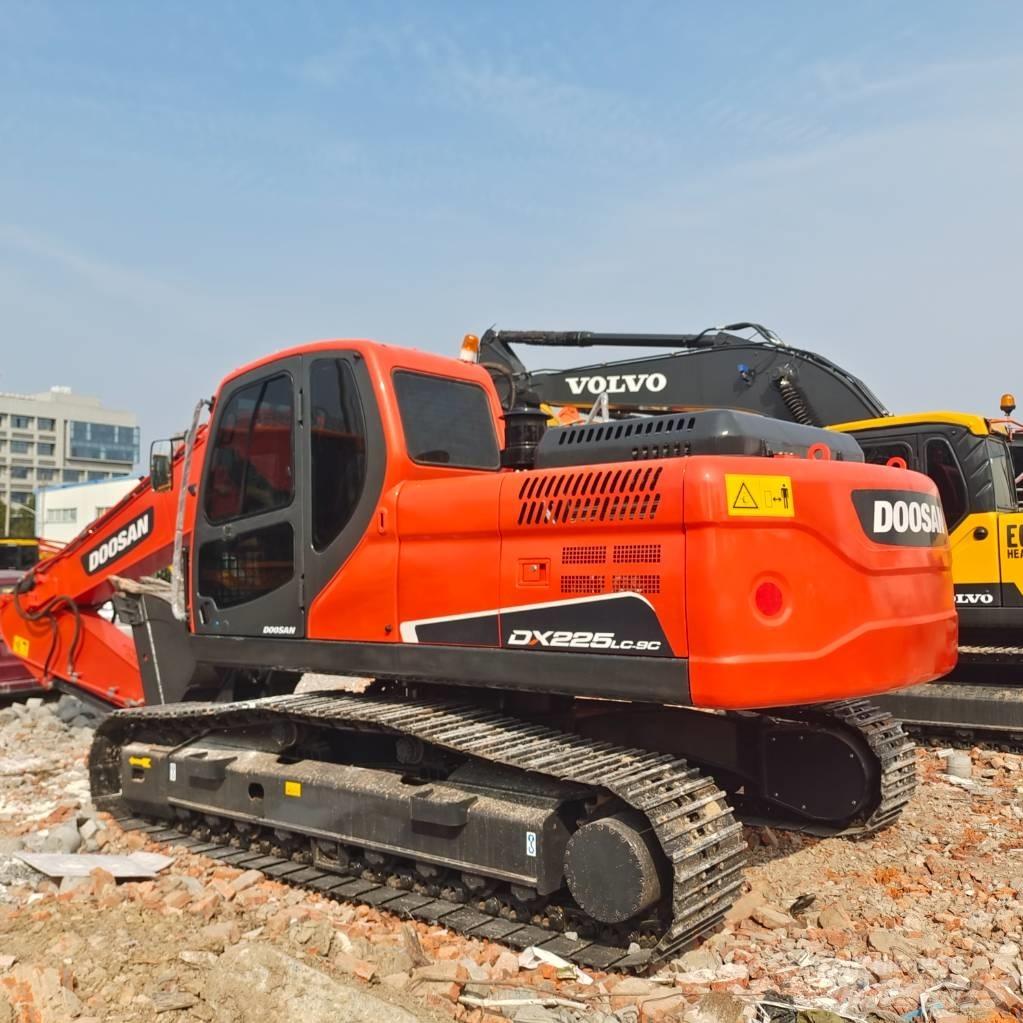 Doosan DX225LC-9C 履带挖掘机