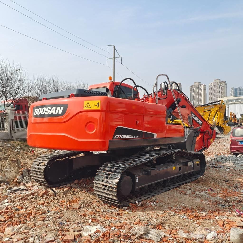 Doosan DX225LC-9C 履带挖掘机
