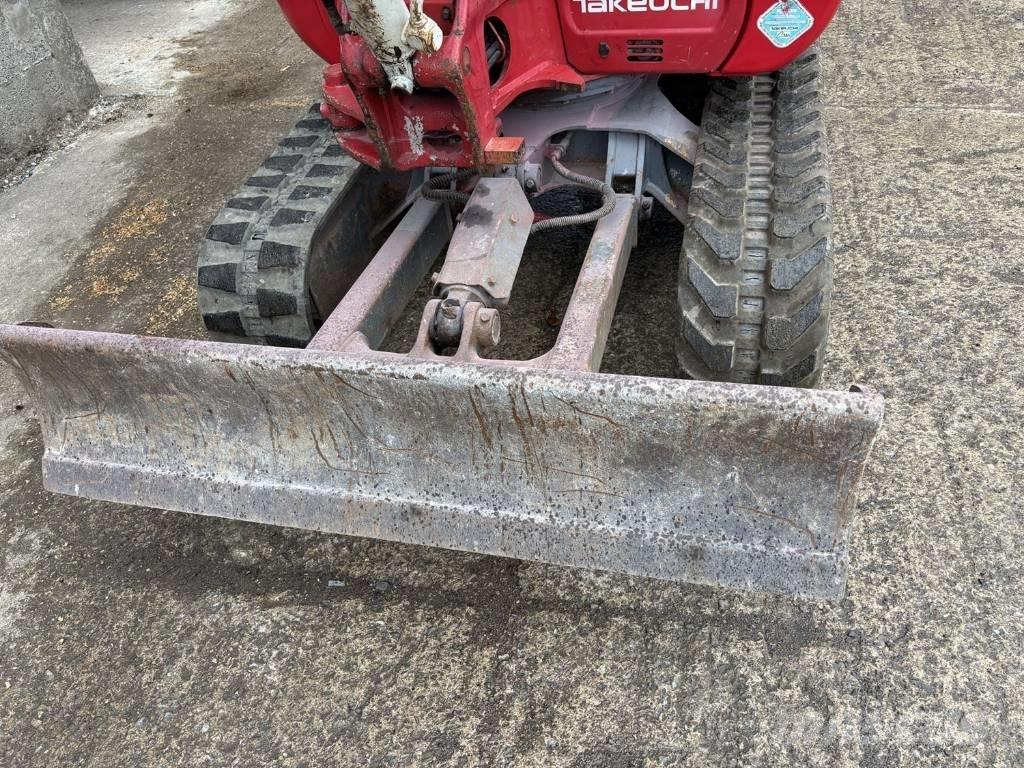 Takeuchi TB 230 小型挖掘机