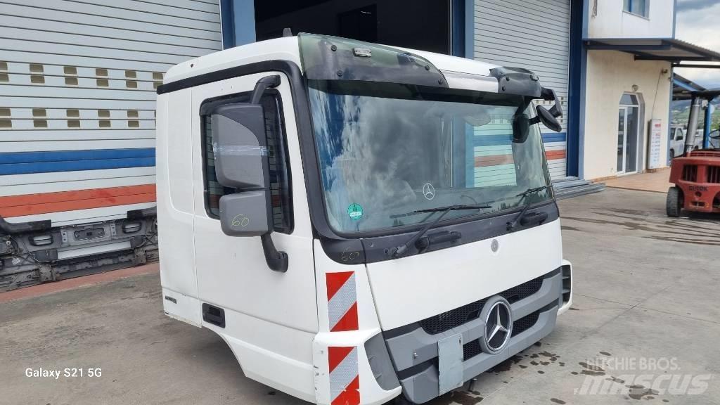 Mercedes-Benz CABIN 驾驶室与内部