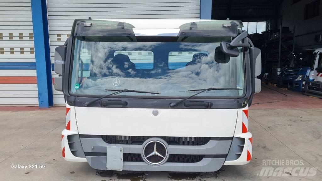 Mercedes-Benz CABIN 驾驶室与内部