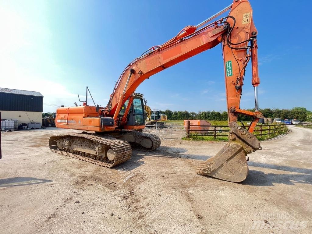 Doosan DX225 轮式挖掘机