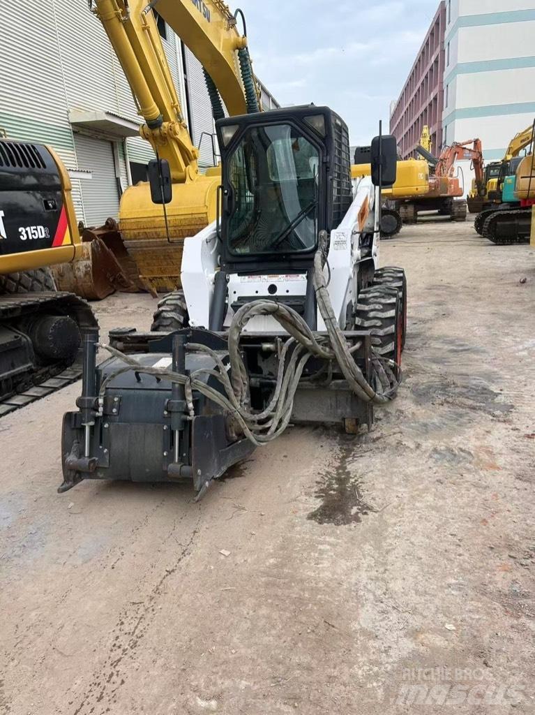 Bobcat S 220 滑移装载机