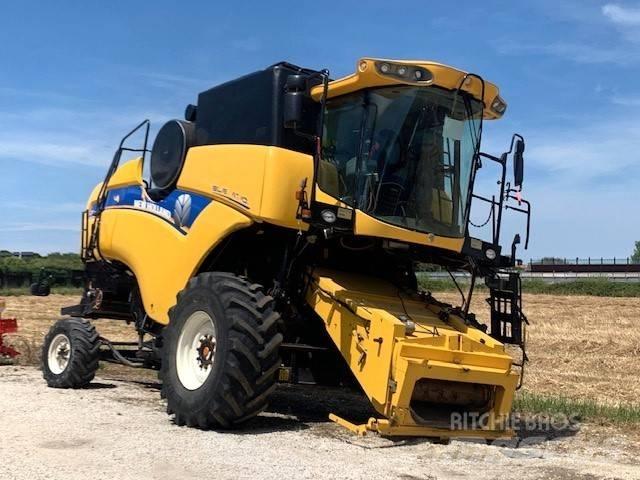 New Holland CX 5090 联合收割机
