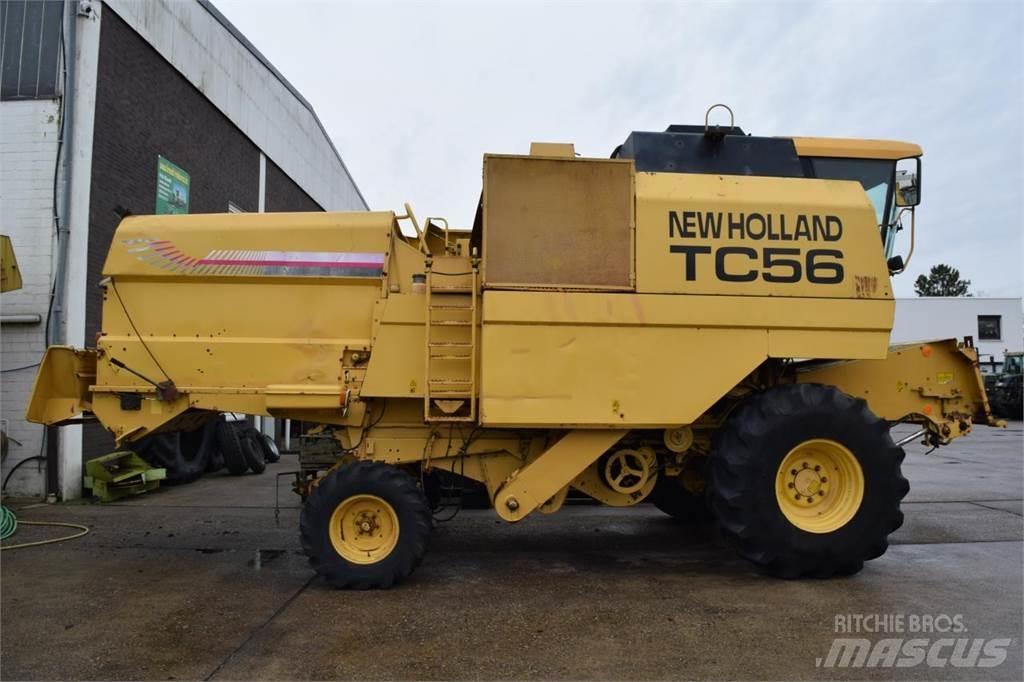 New Holland TC 56 联合收割机
