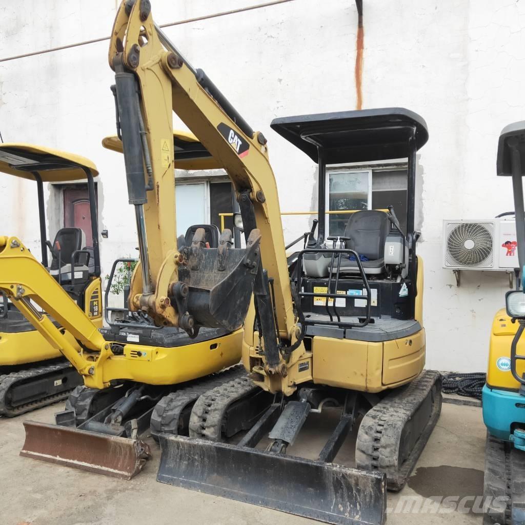 CAT 302CR 小型挖掘机