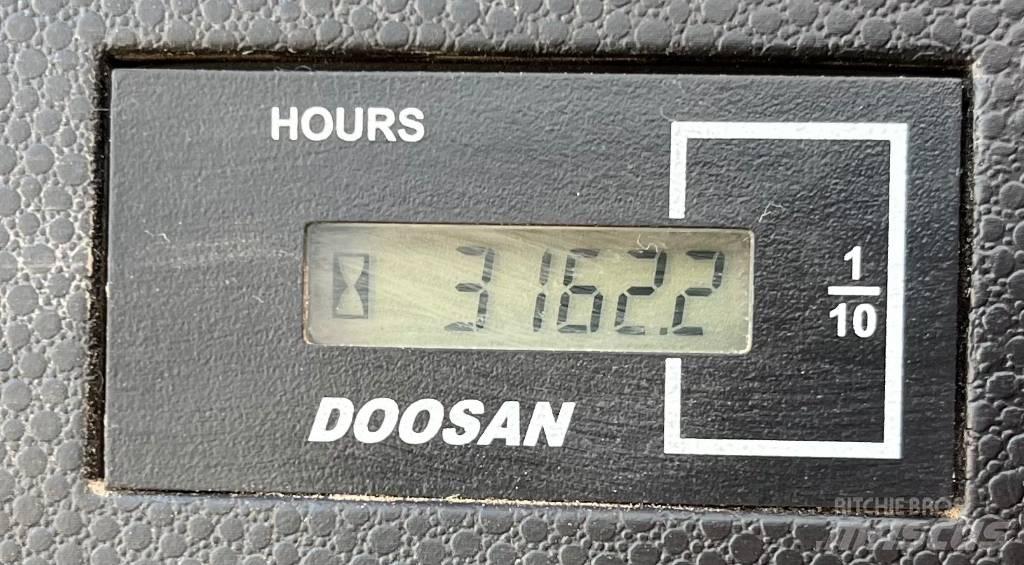 Develon DX 100 W-7 轮式挖掘机