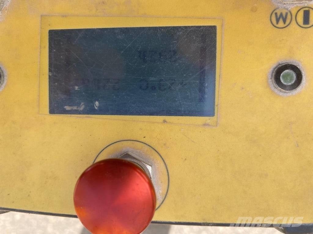 Brokk 170 组装挖掘机