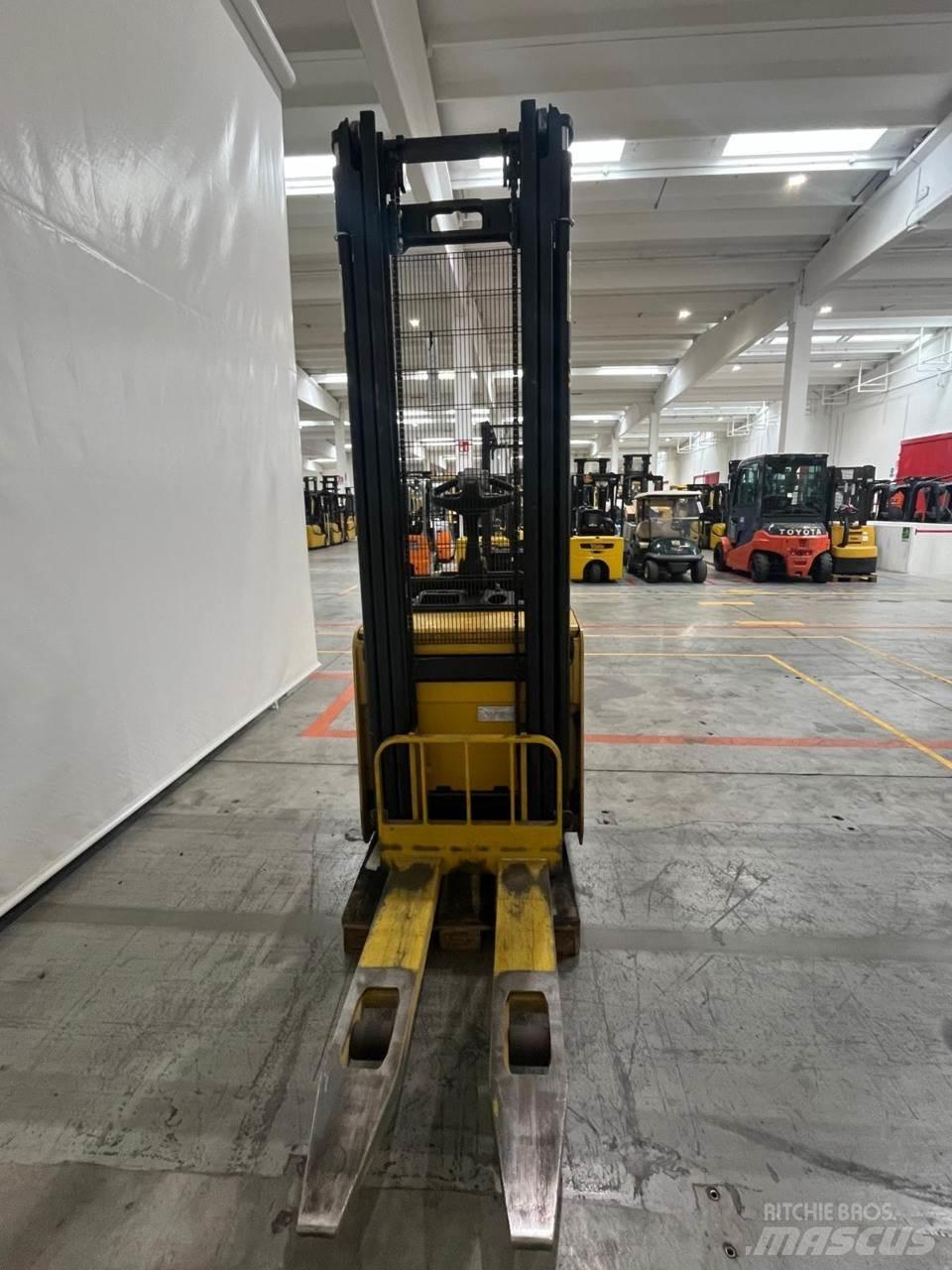 Yale MS12X 手推堆垛车