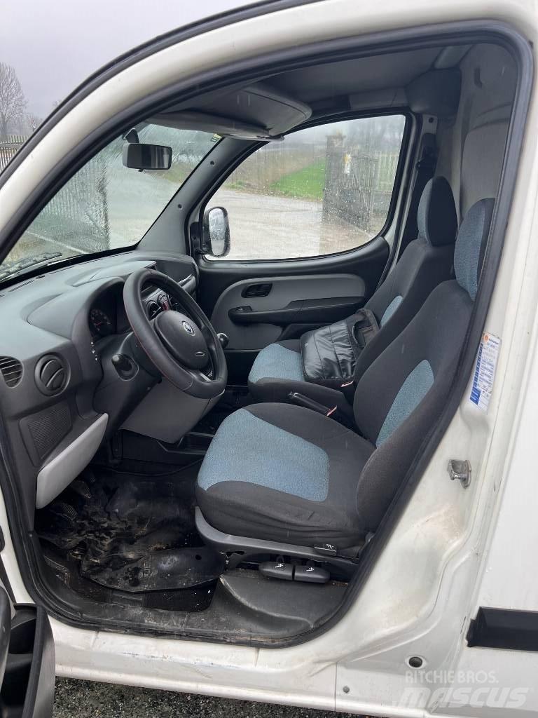 Fiat Doblo Cargo 大型面包车