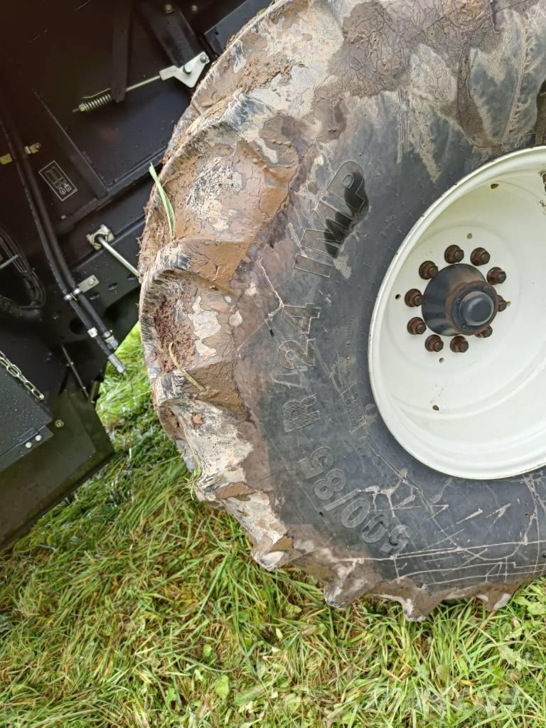 New Holland CX6.80 联合收割机