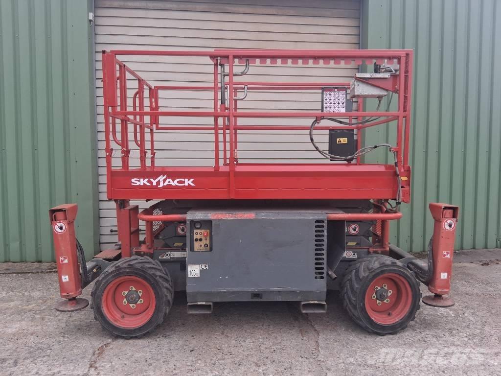 SkyJack SJ 6826 RT 剪叉式升降机