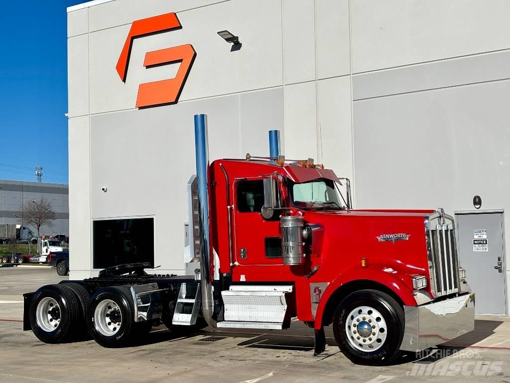 Kenworth W 900 牵引车