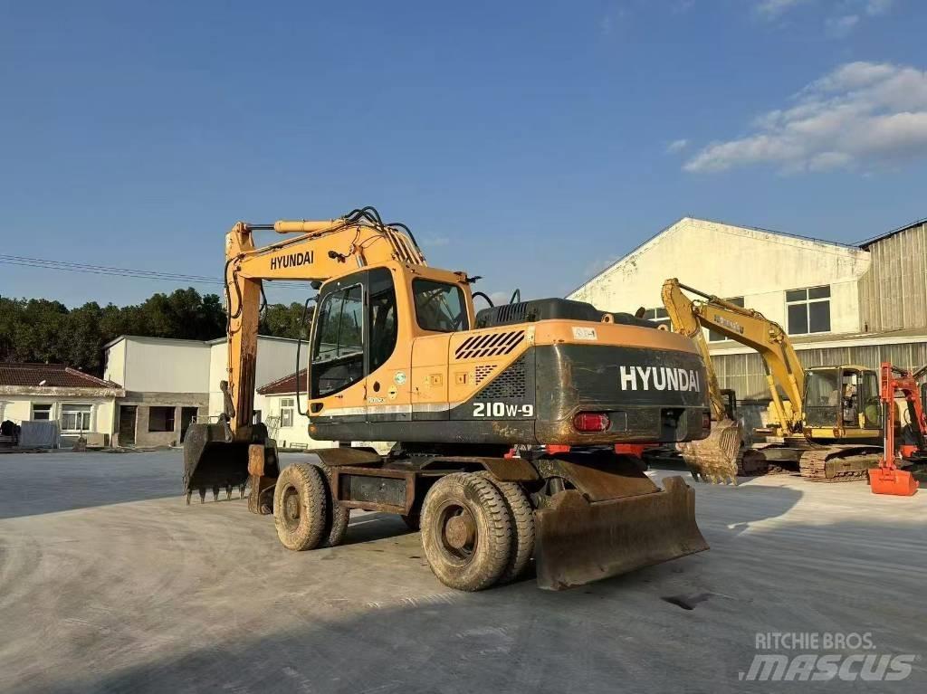 Hyundai 210W-9 轮式挖掘机
