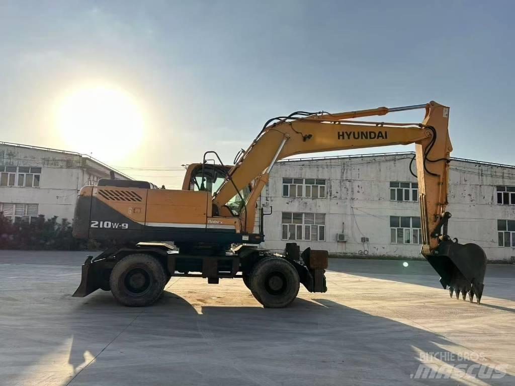 Hyundai 210W-9 轮式挖掘机