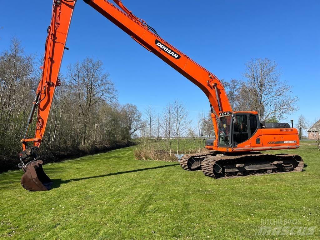 Doosan DX 300 履带挖掘机