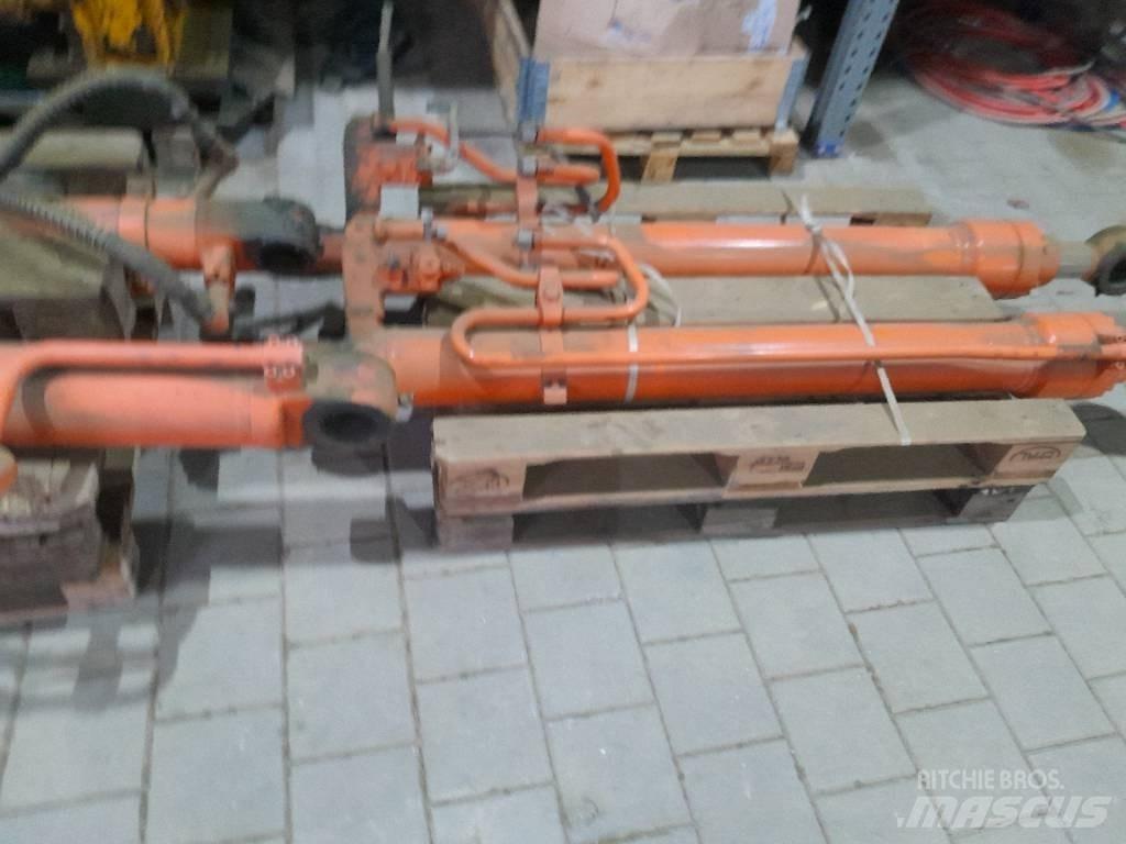 Hitachi ZX 210 履带挖掘机