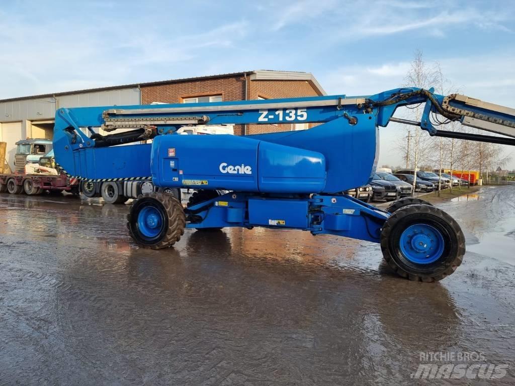 Genie Z 135 4x4 曲臂高空工作平台