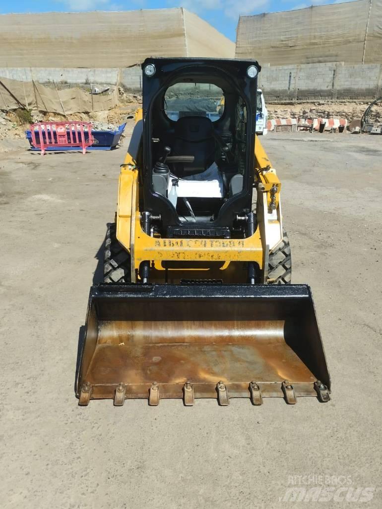 CAT 226 D 滑移装载机