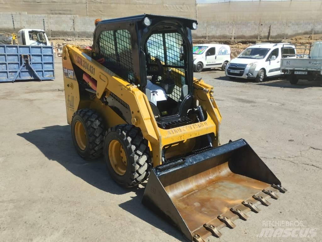 CAT 226 D 滑移装载机