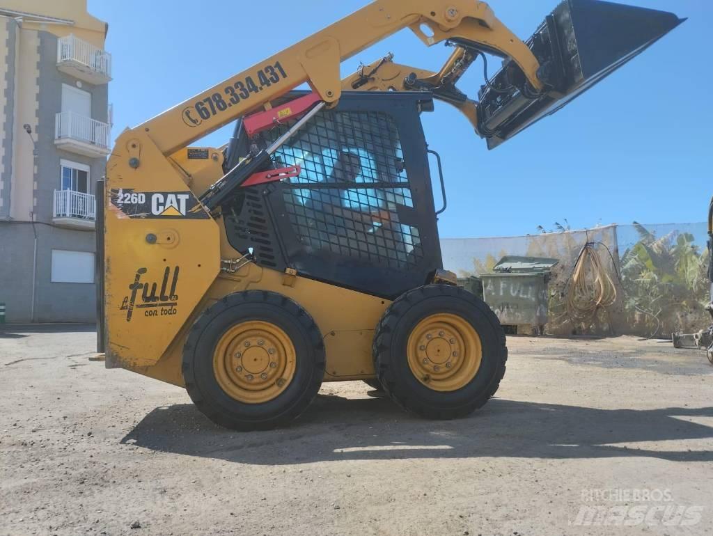 CAT 226 D 滑移装载机
