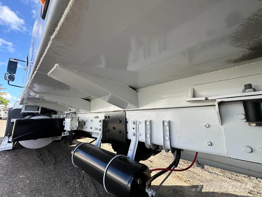 Freightliner 114 SD 垃圾车