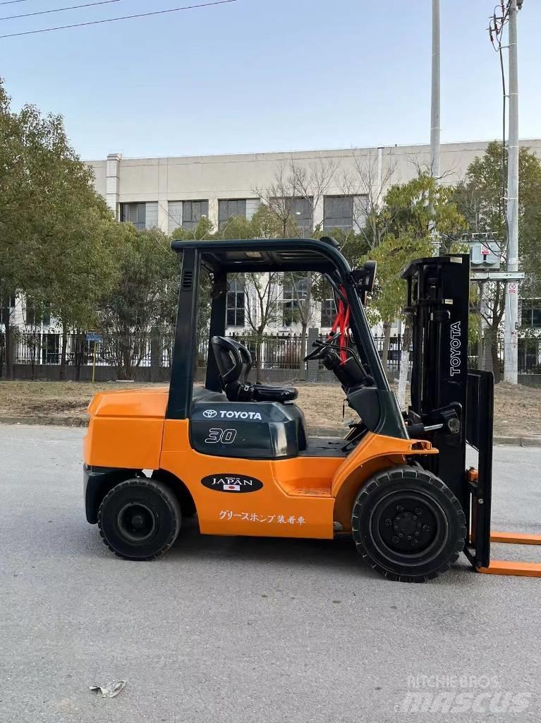 Toyota 7 FDN 30 柴油叉车