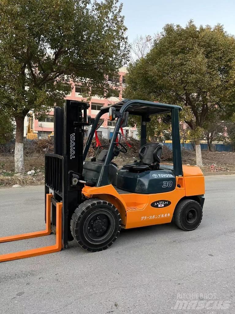 Toyota 7 FDN 30 柴油叉车