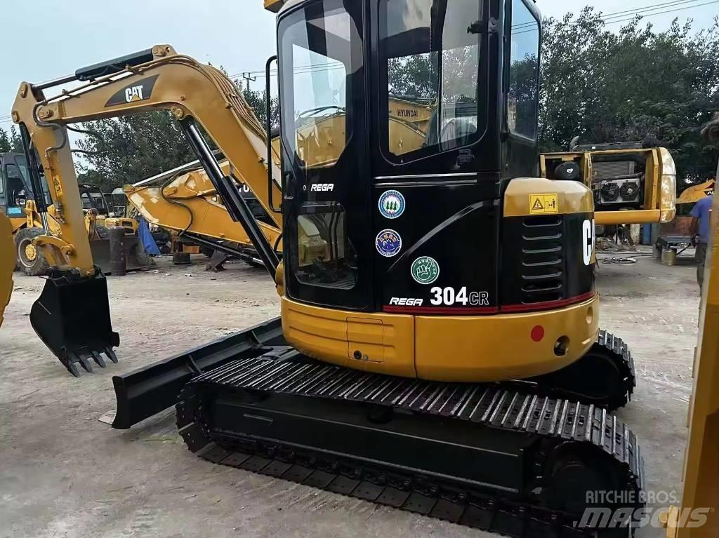 CAT 304 CR 小型挖掘机