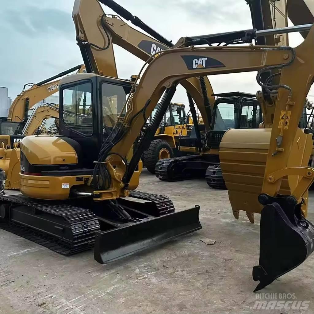 CAT 304 CR 小型挖掘机