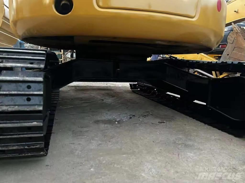 CAT 304 CR 小型挖掘机