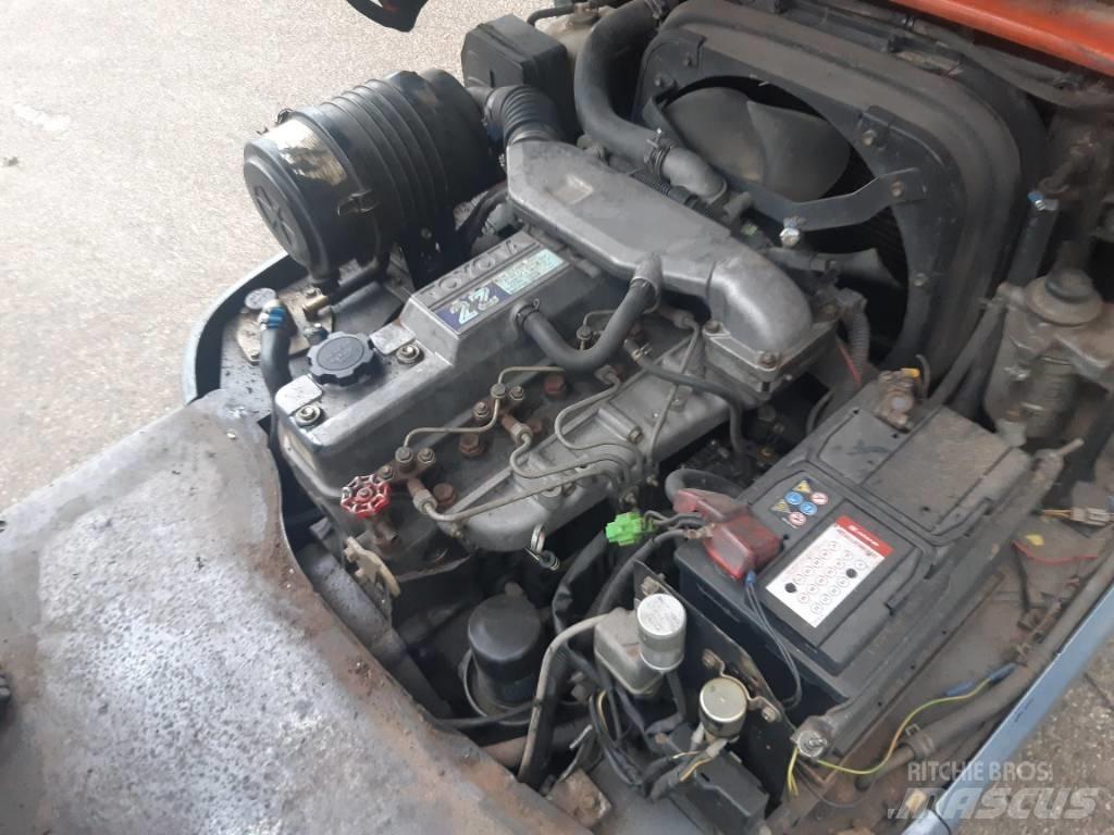 Toyota 6 FDF 25 柴油叉车