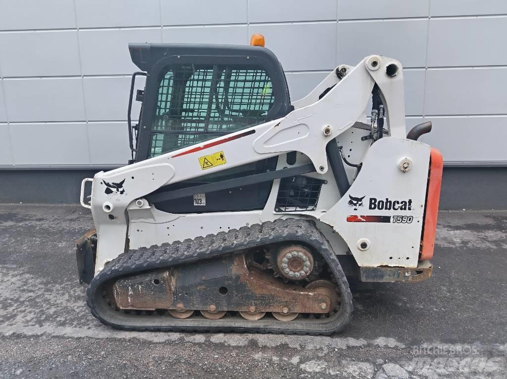 Bobcat T 590 滑移装载机