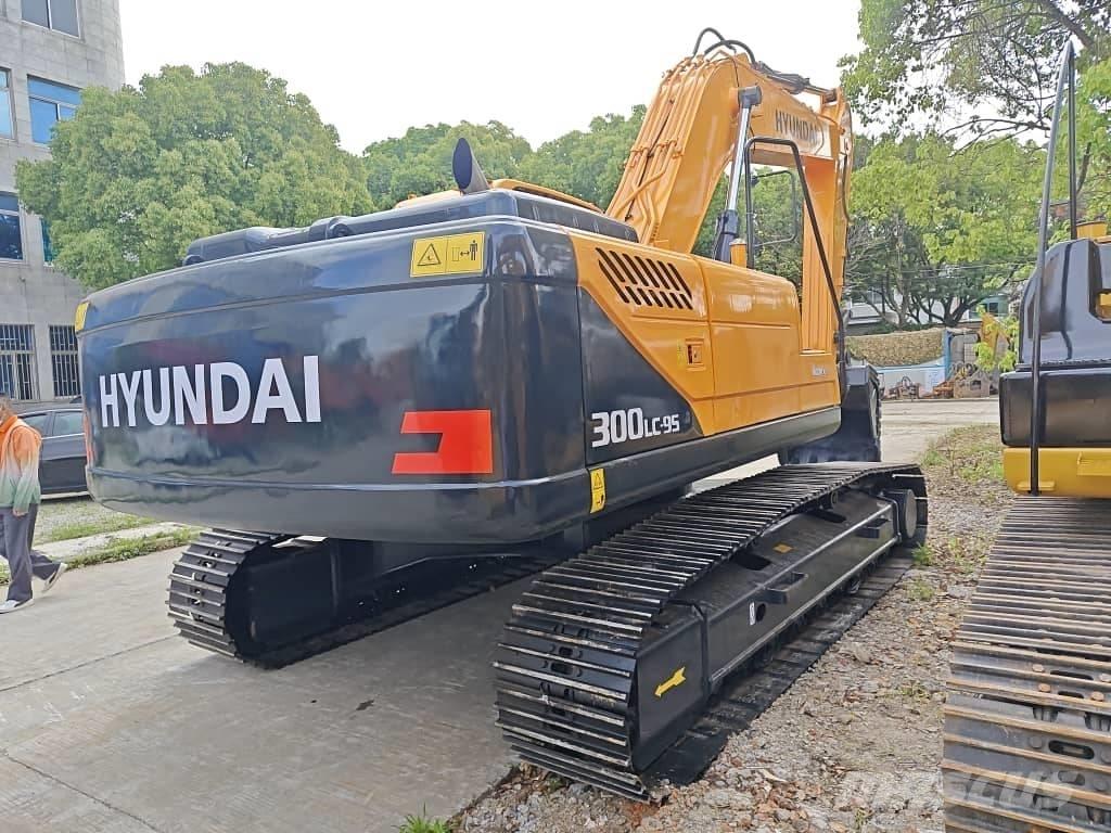 Hyundai R300LC-9S 履带挖掘机
