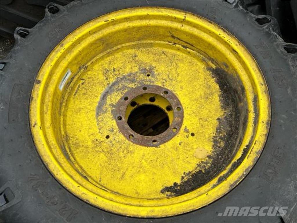 BKT 12.4-32 轮胎、车轮、轮圈